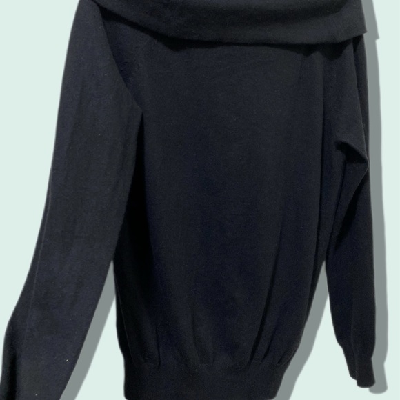 Women’s Gap Off shoulder Sweater 🖤 - Picture 3 of 4